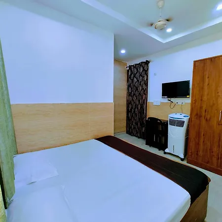 Hotel Yolo- Chandigarh Exterior photo