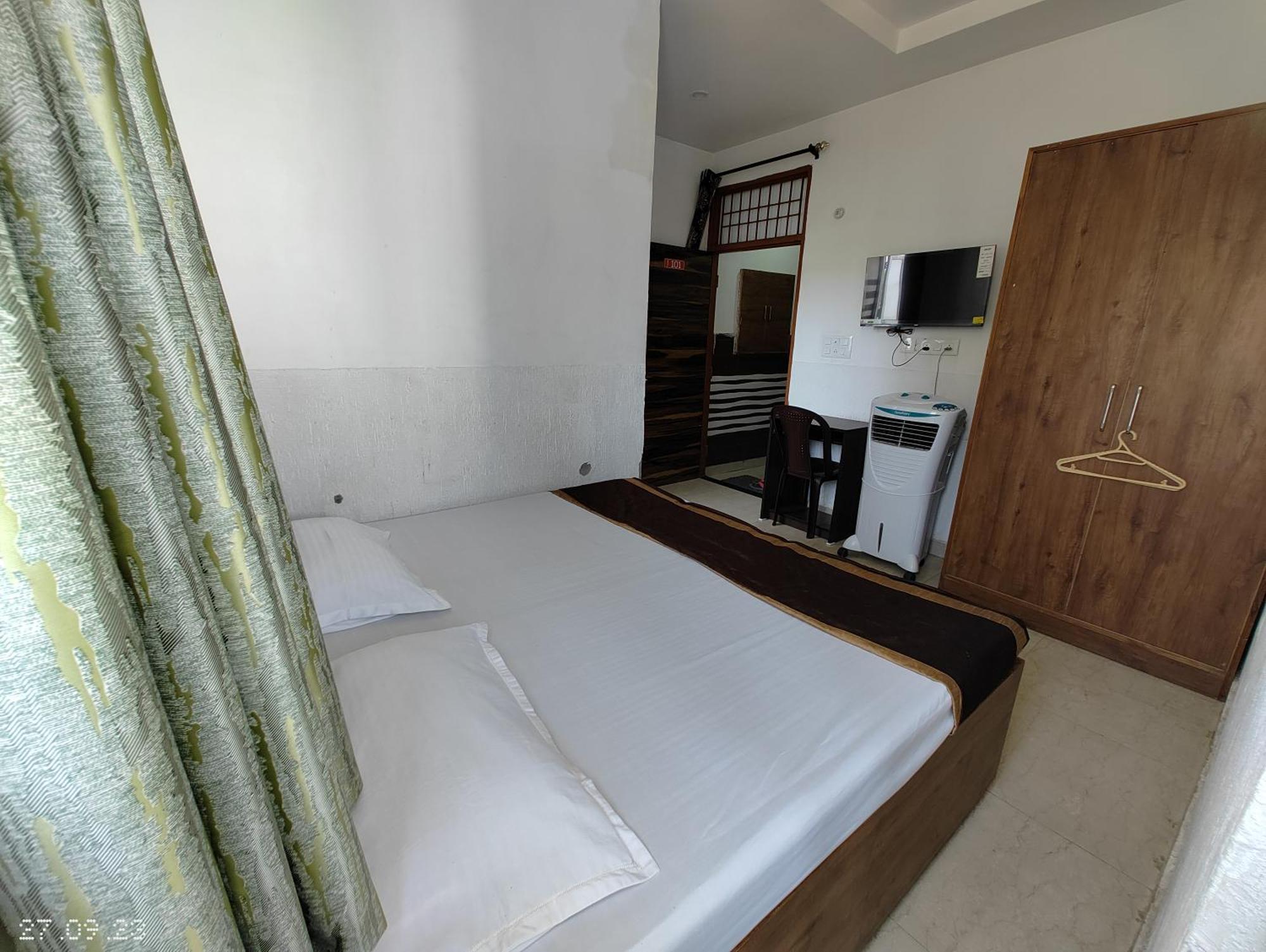 Hotel Yolo-