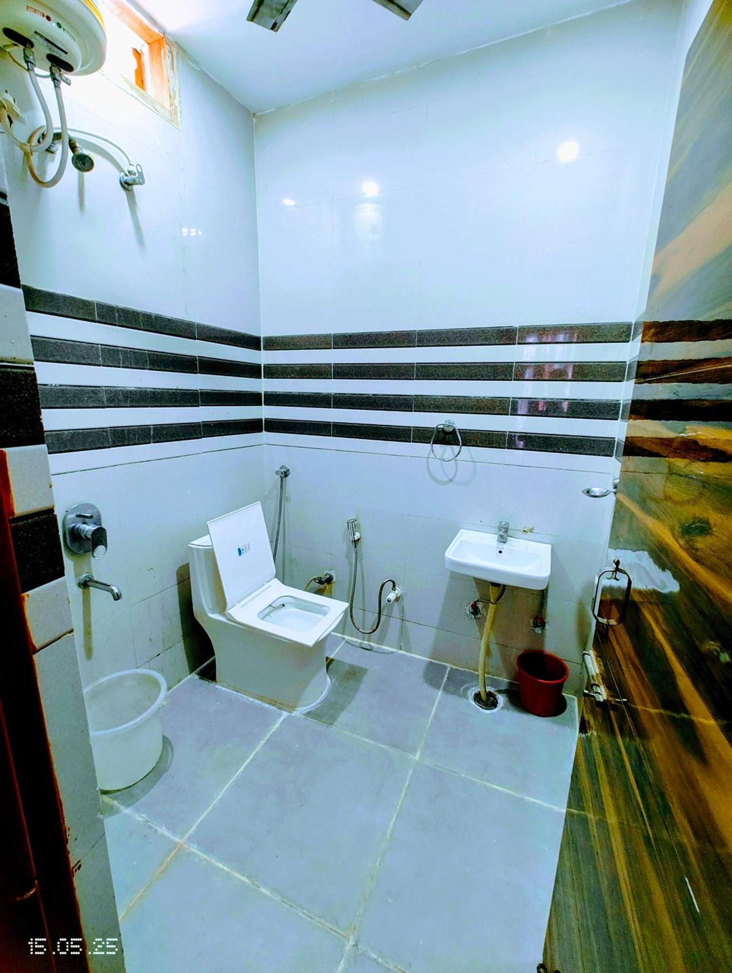 Yolo- Hotel