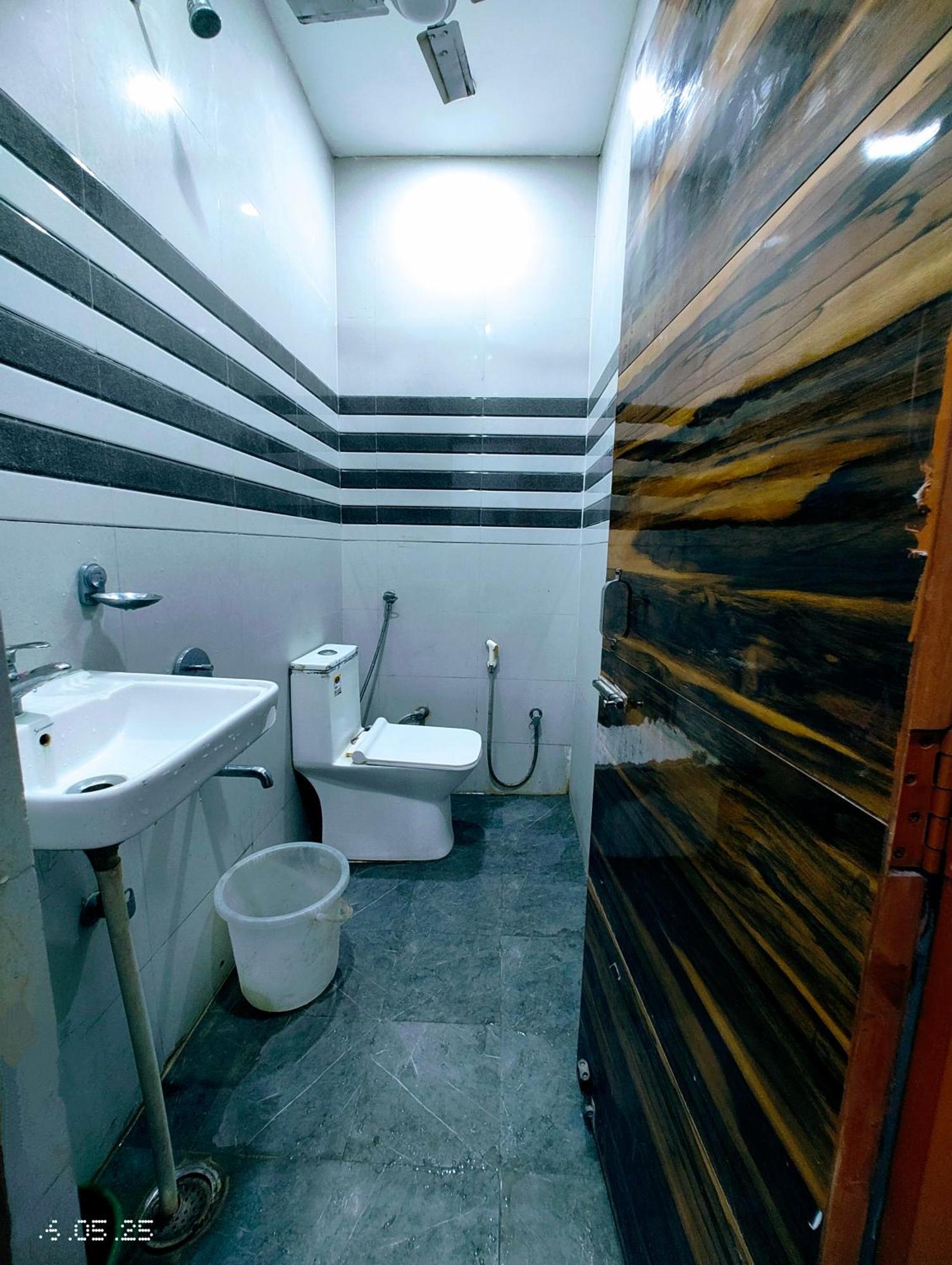 Hotel Yolo- 3*